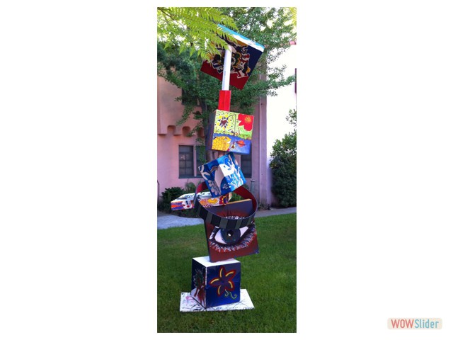 Graffiti Totem MockUp